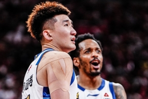 媒体人：广厦策略没错但能执行进攻的人太少 孙总没状态&塔克不行配图