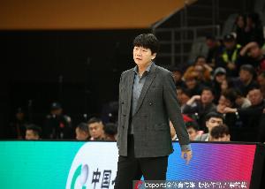 鲁媒:山东教练组加班加点开会研究分析 尤其是新赛季3外援的选择配图