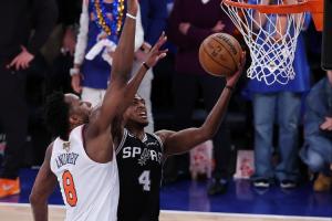 福克斯进来学……WNBA球员最后时刻没上篮 解说借机点名福克斯配图