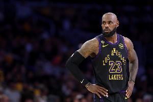 JR：刚去骑士时任务就是防守 在詹姆斯身边打球一切都变得很简单配图