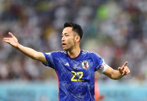 吉田麻也：能跟巴西对抗90分钟无疑是进步 我们替补深度处于劣势配图