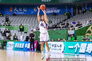 直播吧:山东男篮已经与后卫陈培东完成两年C合同续约配图